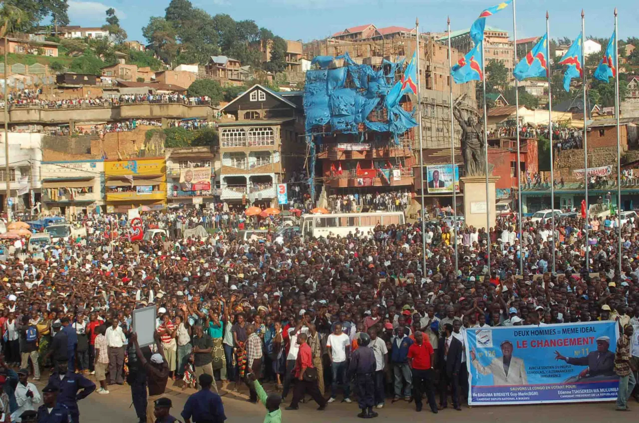 Foule de partisans de l’UDPS rassemblée à Bukavu pendant la campagne présidentielle de 2011