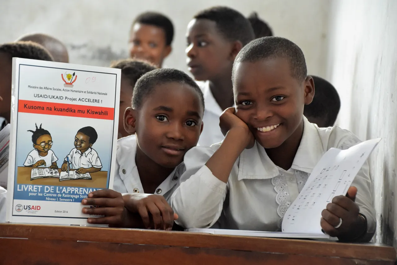 Élèves souriants dans une salle de classe à Goma, dans l’Est de la RDC